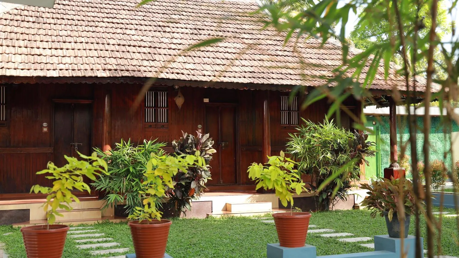 Cherai Beach Palace 2*, Cherai Beach India