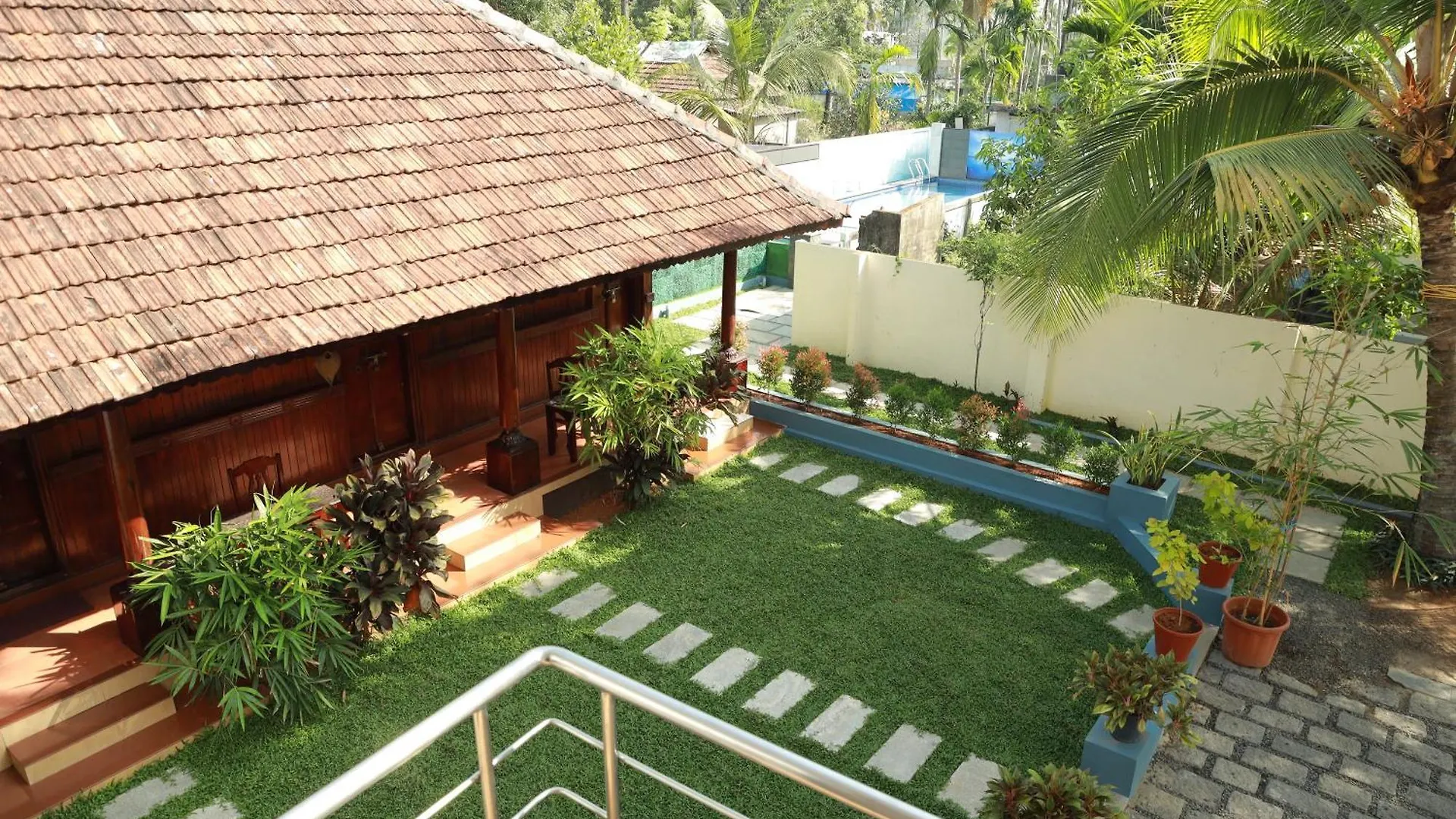 Cherai Beach Palace 2*, Cherai Beach India
